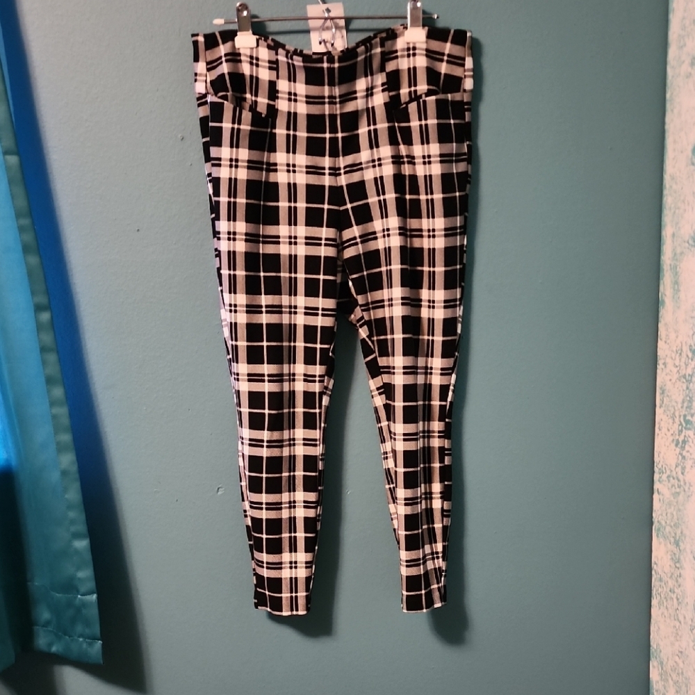 Torrid Studio Black and White Checkered Pants - Picture 1 of 4